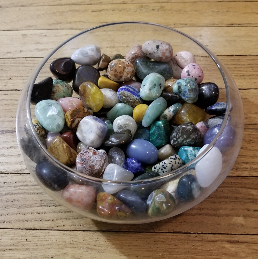 Winston Picks Your Tumbled Crystal - DOG NOT FOR SALE - Picture 3 of 4
